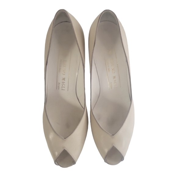 Bruno Magli Women's Vintage Leather Peep Toes Cream Made in Italy Heels Sz 6 - Picture 9 of 9